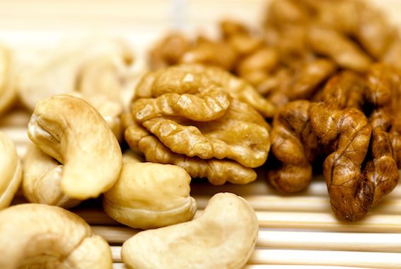 Kešu ořechy jsou skvělou ingrediencí pro výrobu raw dortů.